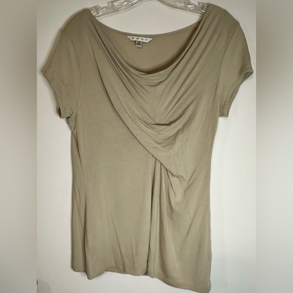 Cabi Tan Front Twisted Blouse Scoop Neck Short Sleeve Size Med Pre- Owned - Picture 4 of 8